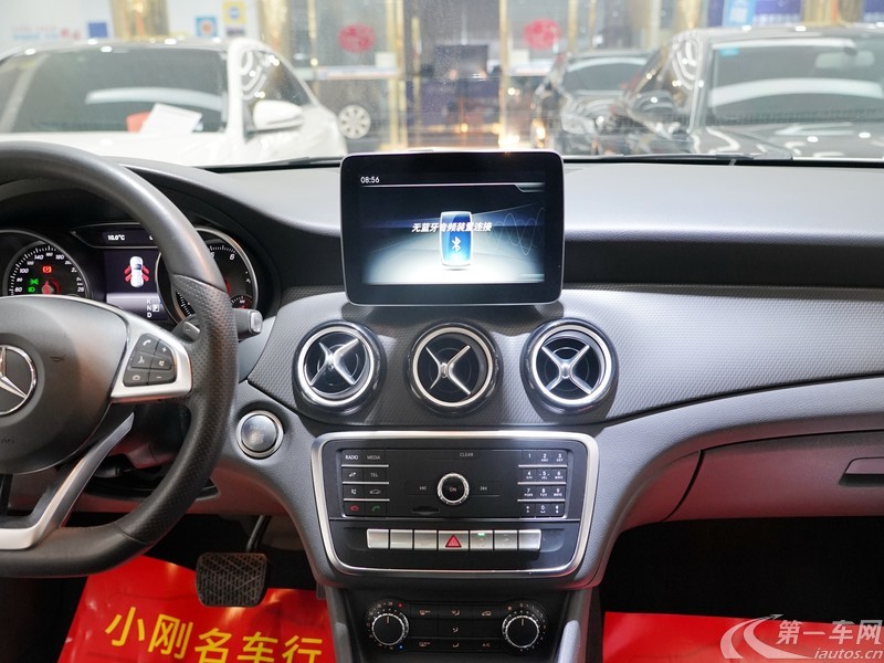 奔驰GLA 200 2019款 1.6T 自动 动感型 (国Ⅵ) 