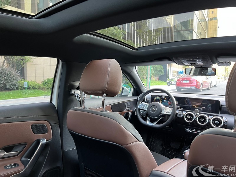 奔驰A级 A200L 2019款 1.3T 自动 运动轿车先行特别版 (国Ⅵ) 