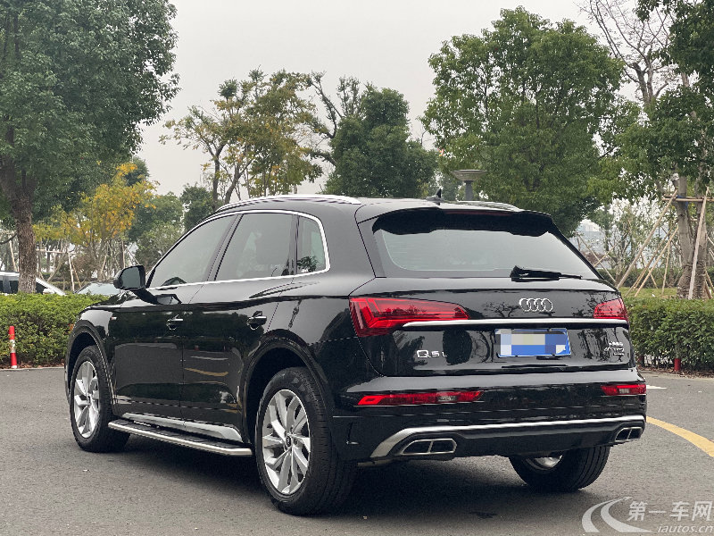 奥迪Q5L 40TFSI 2022款 2.0T 自动 豪华动感型 (国Ⅵ) 