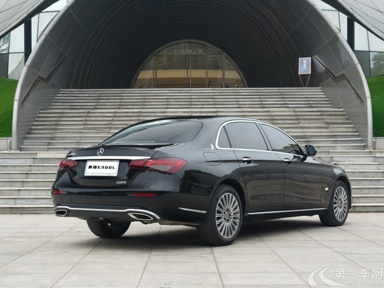 奔驰E级 300L 2023款 2.0T 自动 汽油 运动时尚型 (国Ⅵ) 