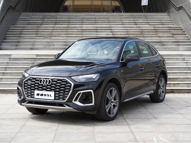 奥迪Q5L 40TFSI 2022款 2.0T 自动 改款豪华动感型 (国Ⅵ) 