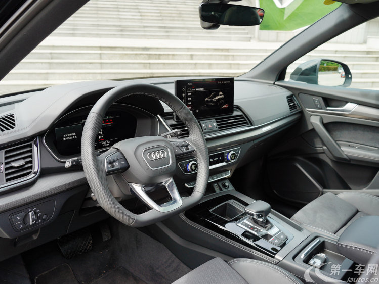 奥迪Q5L 40TFSI 2022款 2.0T 自动 改款豪华动感型 (国Ⅵ) 