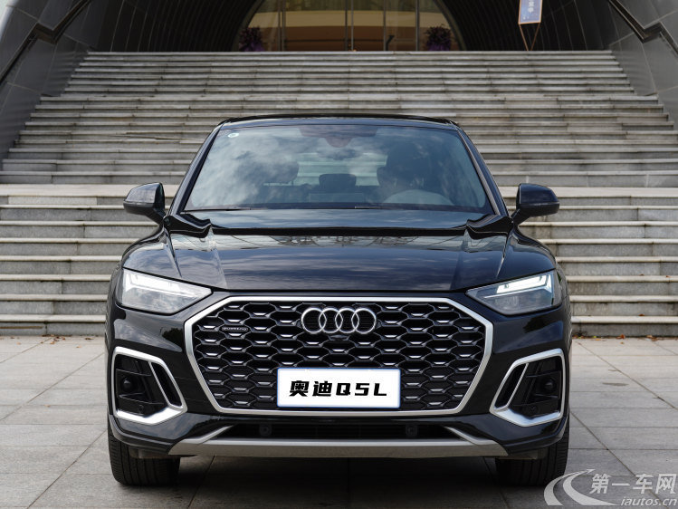 奥迪Q5L 40TFSI 2022款 2.0T 自动 改款豪华动感型 (国Ⅵ) 