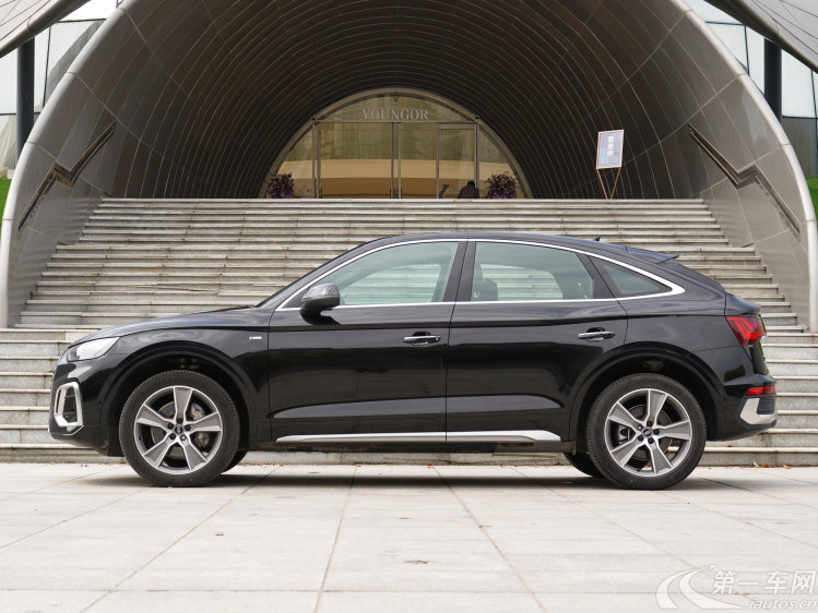 奥迪Q5L 40TFSI 2022款 2.0T 自动 改款豪华动感型 (国Ⅵ) 