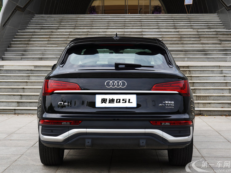 奥迪Q5L 40TFSI 2022款 2.0T 自动 改款豪华动感型 (国Ⅵ) 