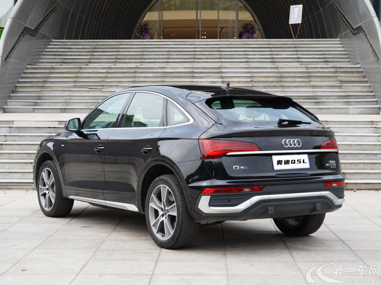 奥迪Q5L 40TFSI 2022款 2.0T 自动 改款豪华动感型 (国Ⅵ) 