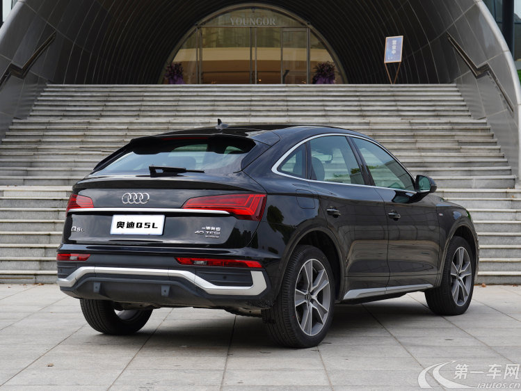 奥迪Q5L 40TFSI 2022款 2.0T 自动 改款豪华动感型 (国Ⅵ) 