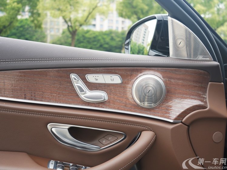 奔驰E级 300L 2023款 2.0T 自动 汽油 运动时尚型 (国Ⅵ) 