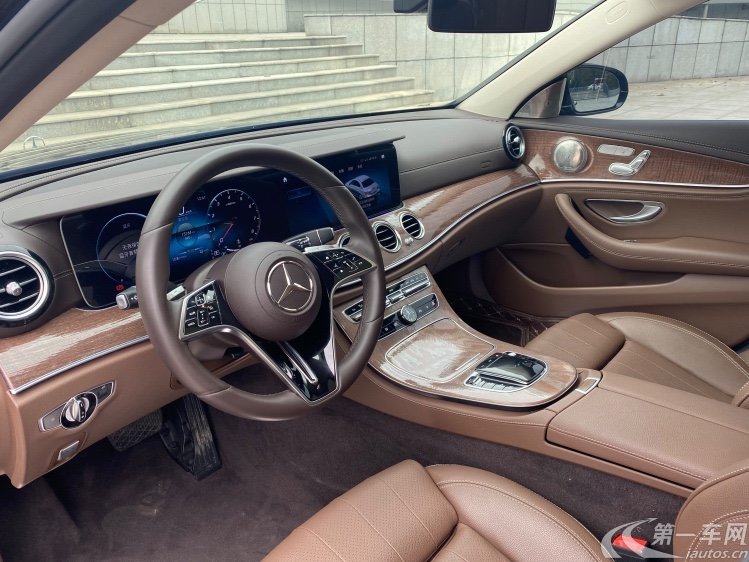 奔驰E级 300L 2023款 2.0T 自动 汽油 运动时尚型 (国Ⅵ) 