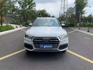 奥迪Q5L 40TFSI 2.0T 自动 荣享进取型 