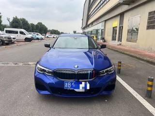 宝马3系 325Li 2.0T 自动 M运动曜夜套装 