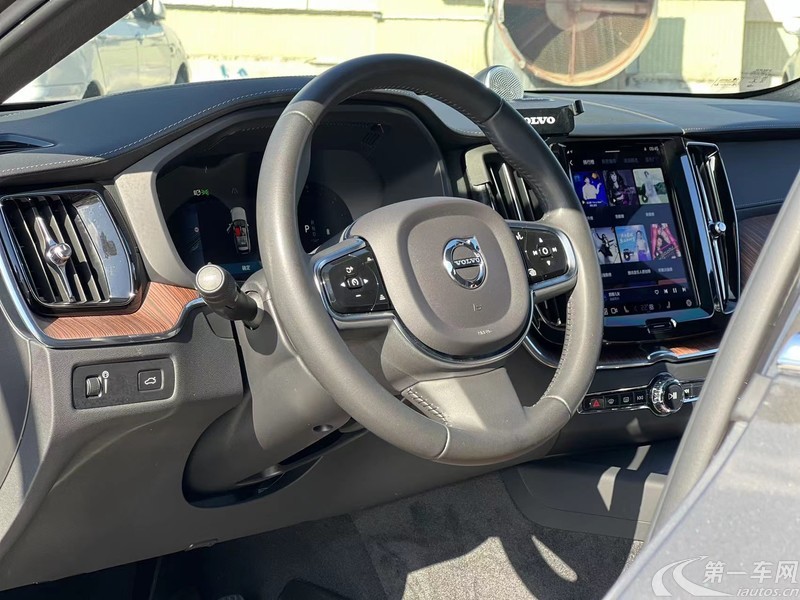 沃尔沃XC60 B5 2022款 2.0T 自动 智远豪华版 (国Ⅵ) 