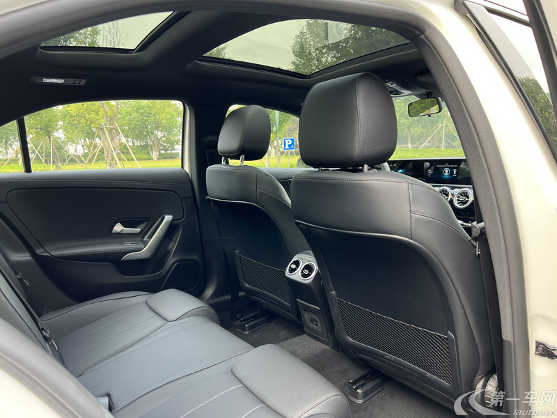 奔驰A级 A200L 2022款 1.3T 自动 运动轿车时尚型 (国Ⅵ) 