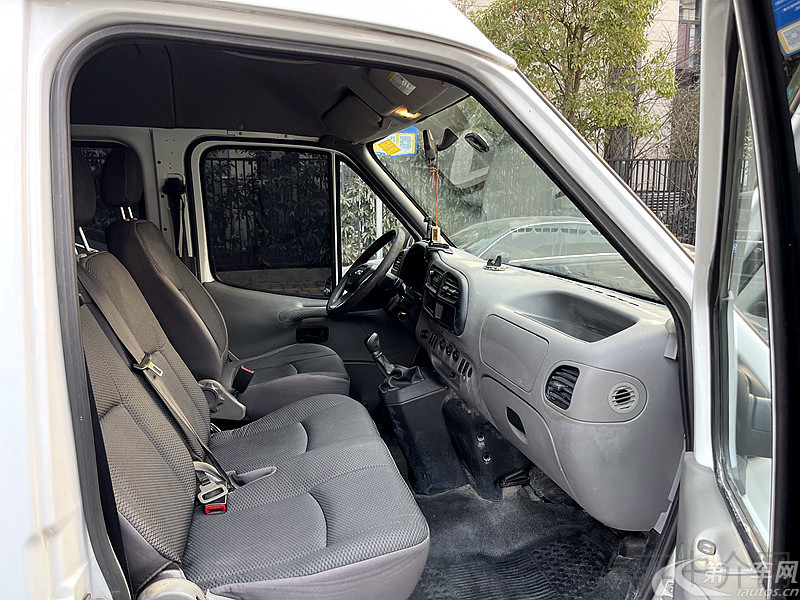 江铃特顺 2019款 2.8T 手动 短轴中顶 (国Ⅵ) 