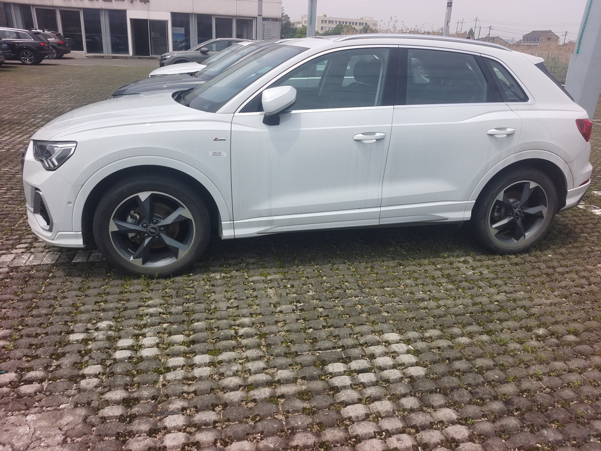 奥迪Q3 35TFSI 2023款 1.4T 自动 前驱 时尚动感型 价格0万 
