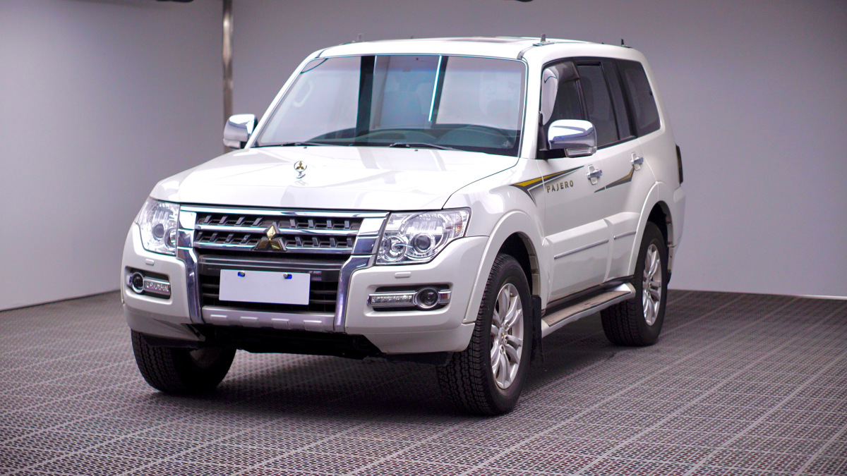 三菱帕杰罗 [进口] 2020款 3.8L 自动 四驱 GLS无天窗中东版平行进口价格0万 