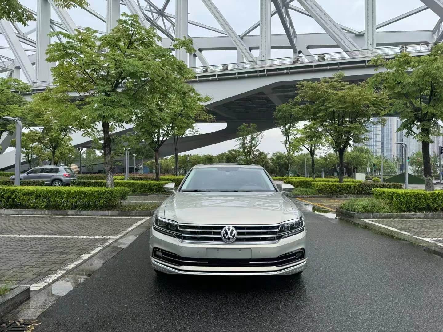 大众辉昂 2018款 2.0T 自动 改款380TSI豪华旗舰版 价格0万