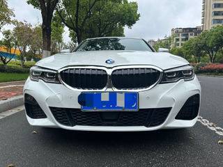 宝马3系 325Li 2.0T 自动 M运动曜夜套装 