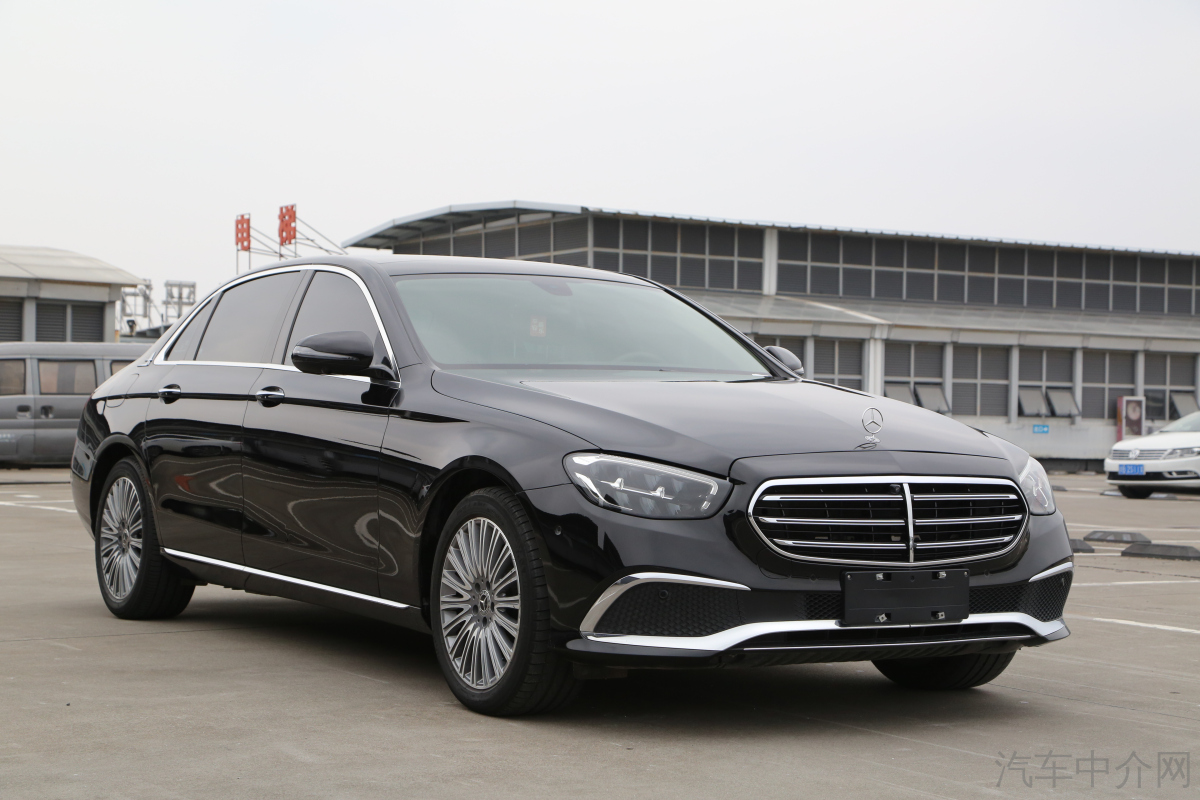 奔驰E级 E300L 2021款 2.0T 自动 汽油 运动时尚型 价格0万 