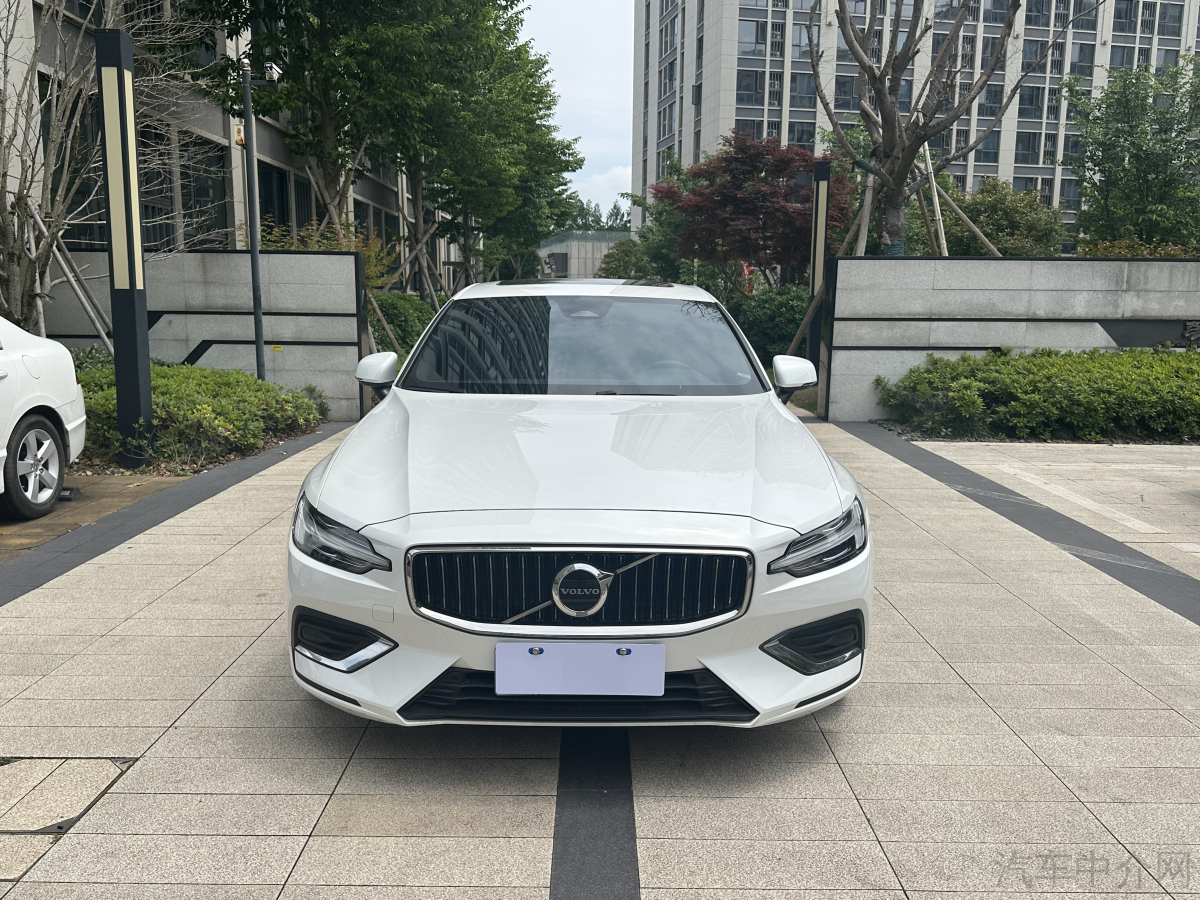 沃尔沃S60 B4 2023款 2.0T 自动 智远豪华版 价格0万