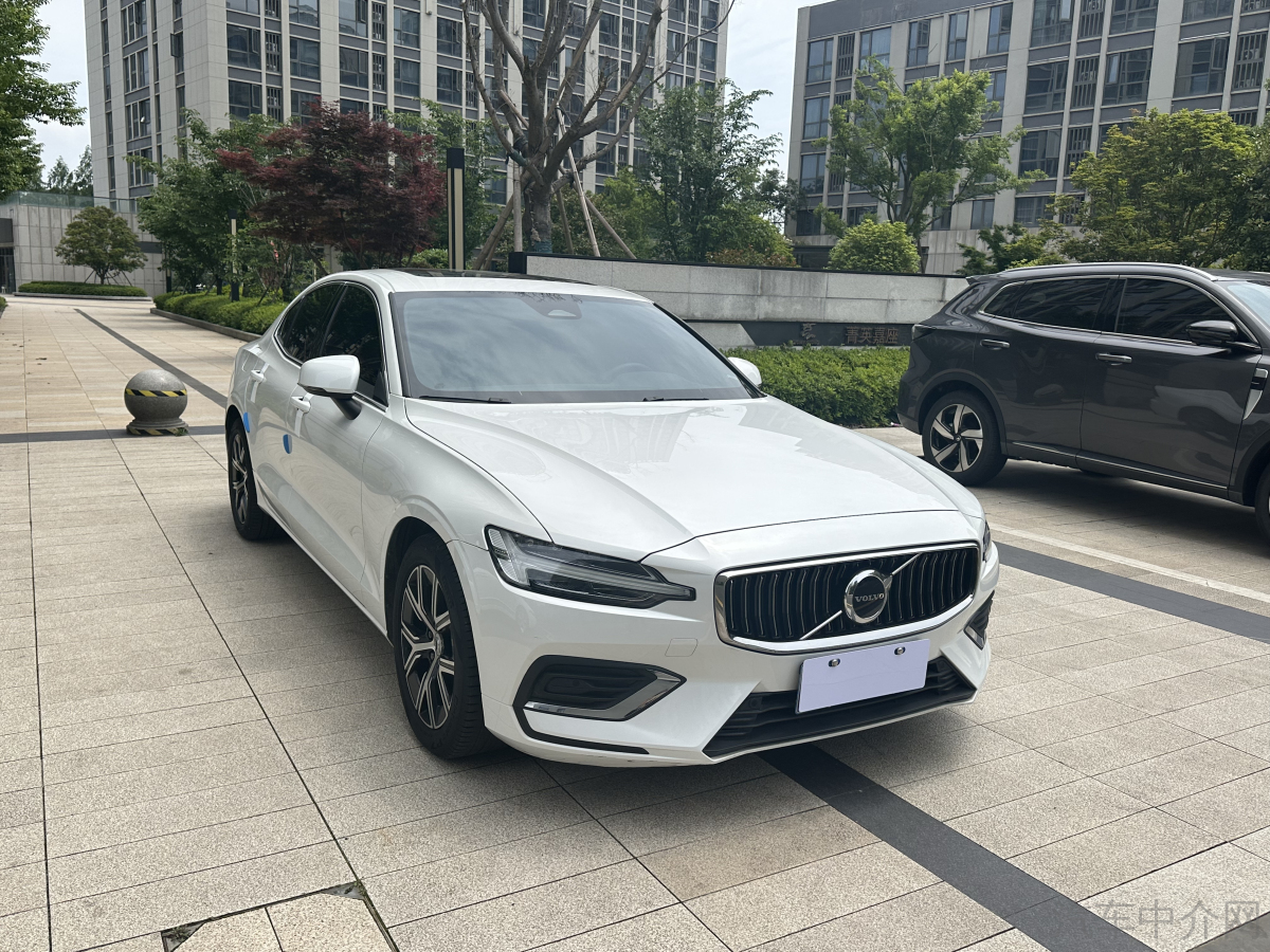 沃尔沃S60 B4 2023款 2.0T 自动 智远豪华版 价格0万 