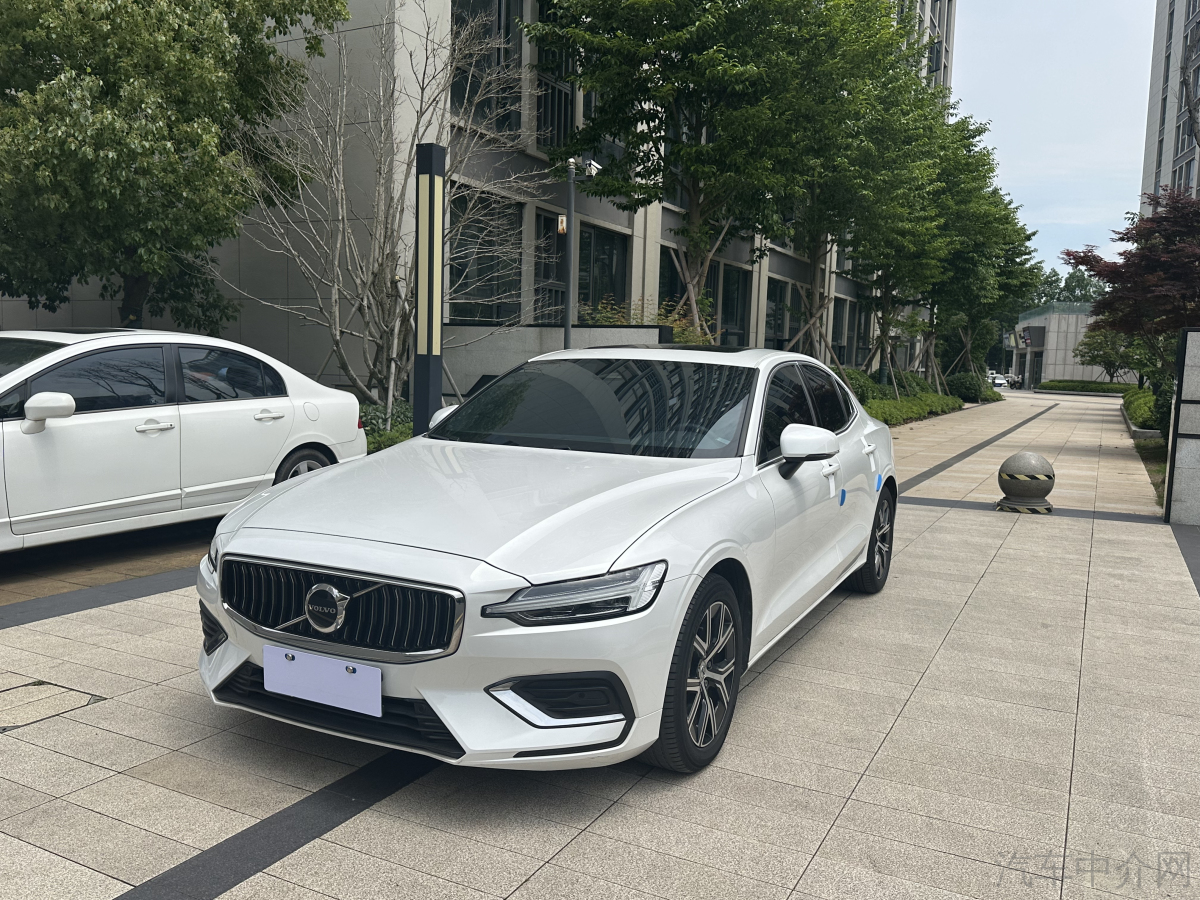 沃尔沃S60 B4 2023款 2.0T 自动 智远豪华版 价格0万 