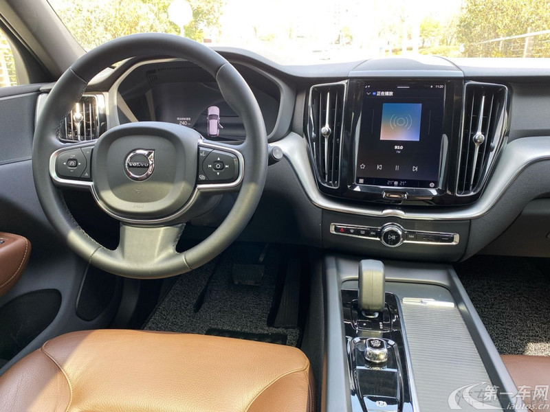 沃尔沃XC60 B5 2022款 2.0T 自动 智逸豪华版 (国Ⅵ) 