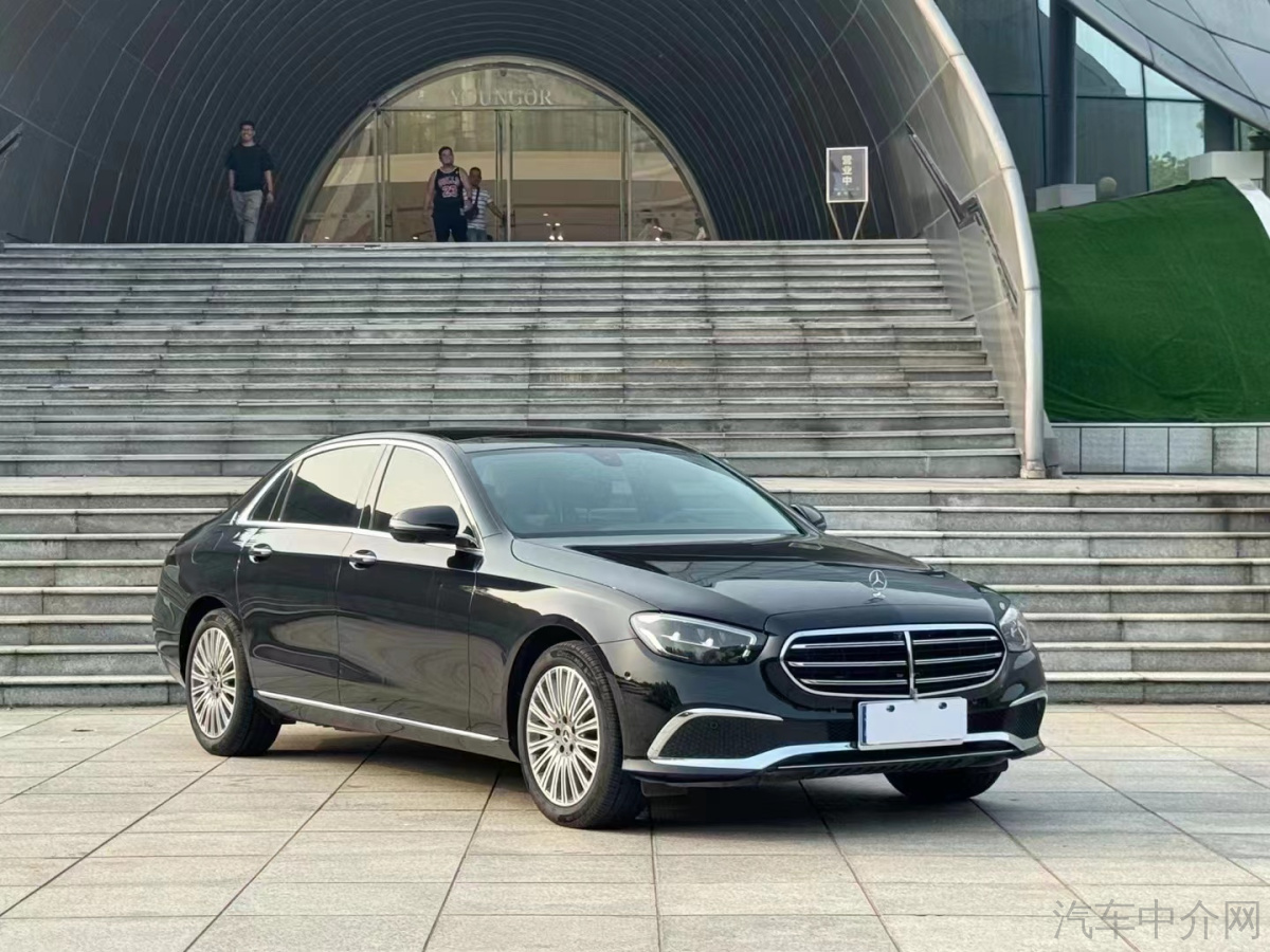 奔驰E级 300L 2022款 2.0T 自动 汽油 豪华型 价格0万 