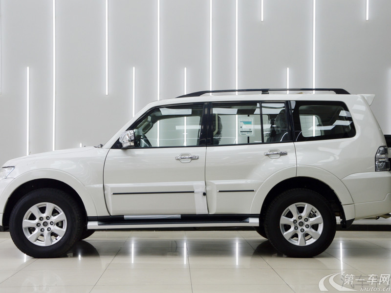 三菱帕杰罗 [进口] 2020款 3.0L 自动 四驱 五门GLS中东版平行进口 