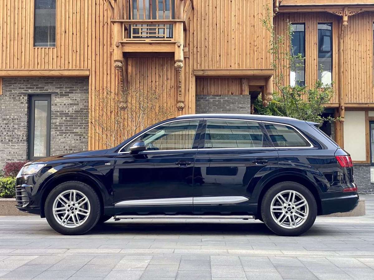 奥迪Q7 40 [进口] 2018款 2.0T 自动 舒适型 价格0万 
