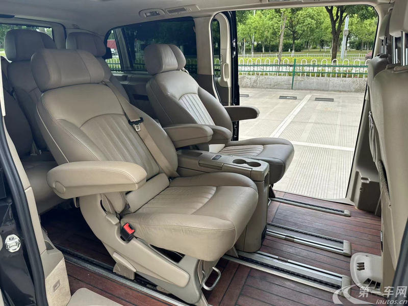 奔驰唯雅诺 2013款 3.0L 自动 后驱 领航版 (国Ⅳ) 