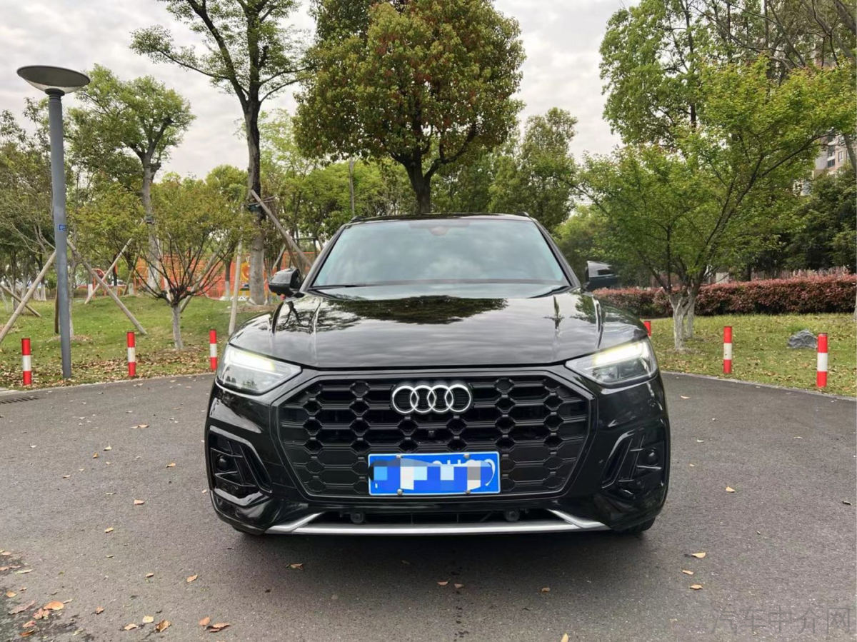 奥迪Q5L 40TFSI 2022款 2.0T 自动 RS燃速型 价格0万 
