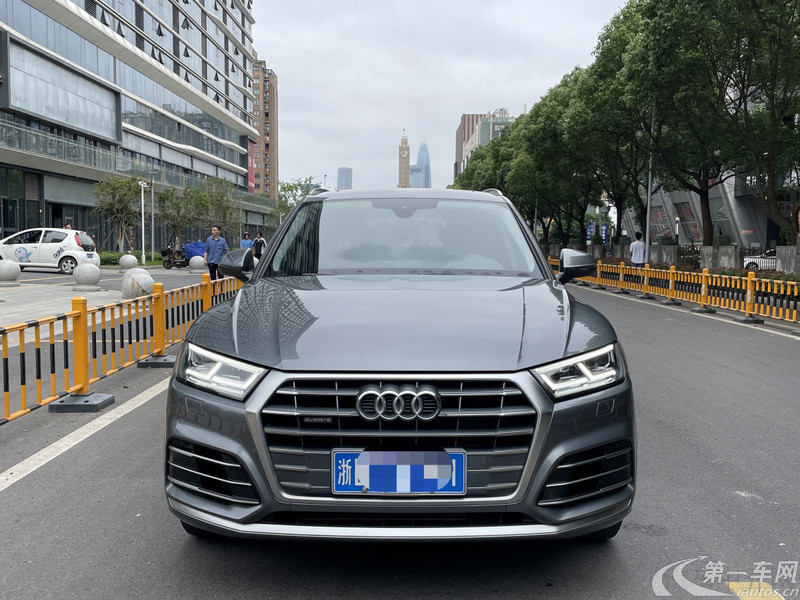 奥迪Q5L 40TFSI 2021款 2.0T 自动 豪华动感型 (国Ⅵ) 