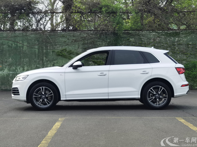 奥迪Q5L 40TFSI 2020款 2.0T 自动 荣享时尚型 (国Ⅵ) 