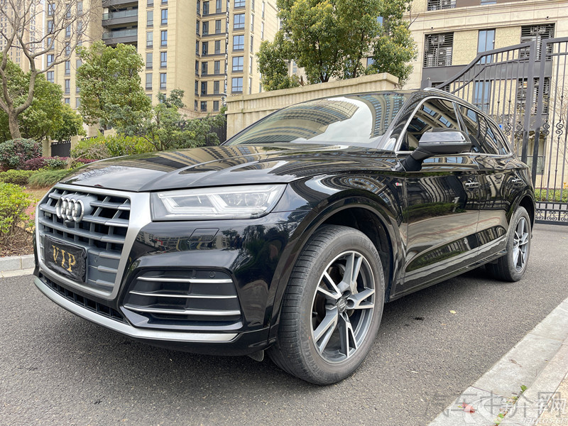 奥迪Q5L 40TFSI 2021款 2.0T 自动 进享人生型 (国Ⅵ) 