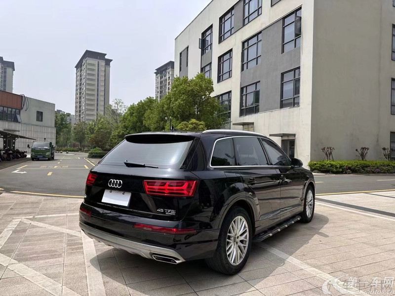 奥迪Q7 45 [进口] 2018款 3.0T 自动 S-Line运动型 