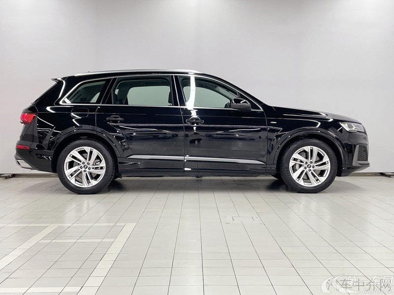 奥迪Q7 45TFSI [进口] 2023款 2.0T 自动 quattro-S-line运动型 