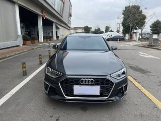 奥迪A4L 40TFSI 2.0T 自动 时尚动感型 