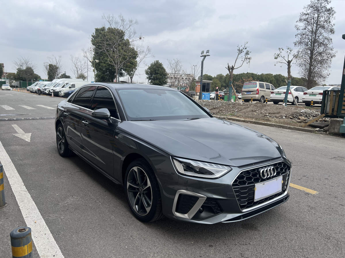 奥迪A4L 2023款 2.0T 自动 时尚动感型 价格0万 