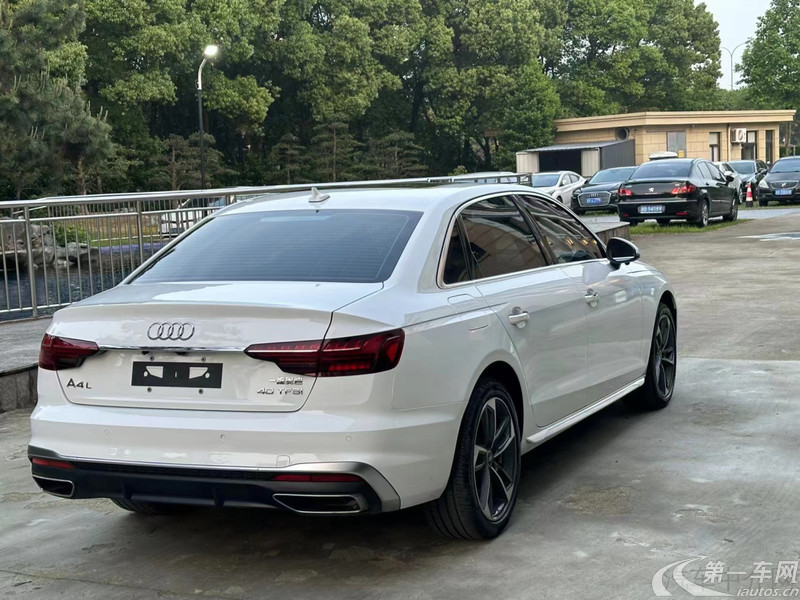 奥迪A4L 2022款 2.0T 自动 豪华致雅型 (国Ⅵ) 