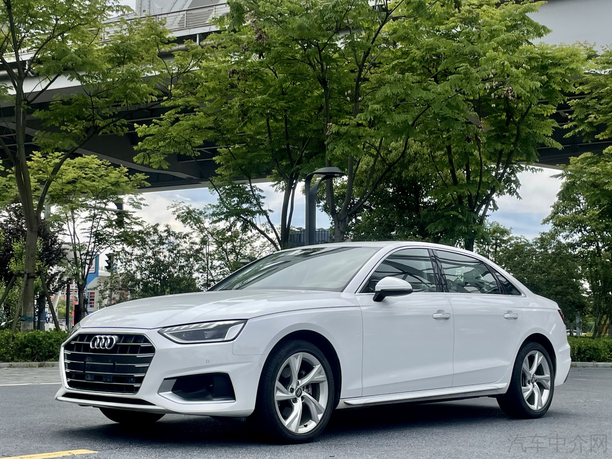 奥迪A4L 2020款 2.0T 自动 豪华致雅型 价格0万 