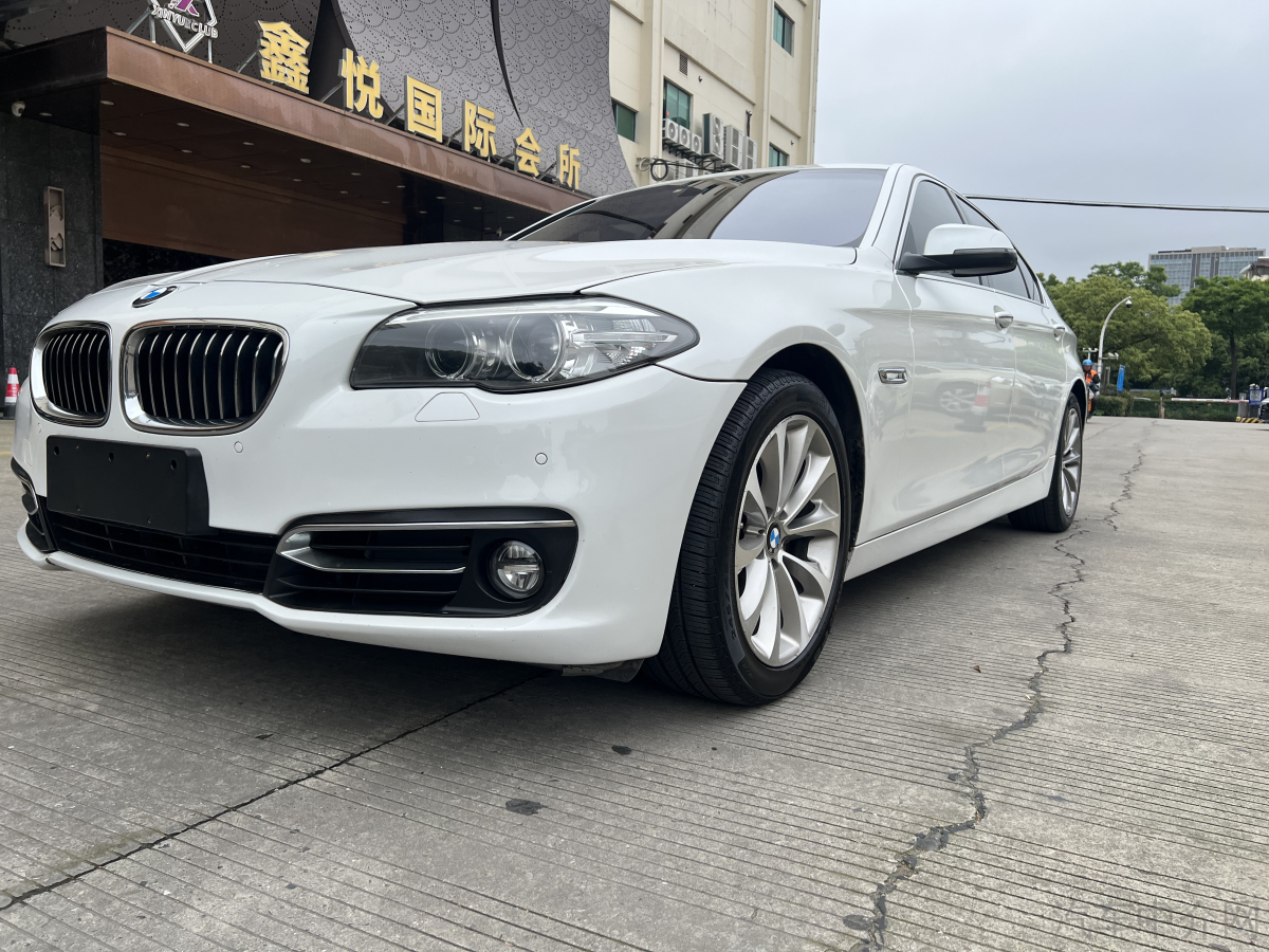 宝马5系 525Li 2017款 2.0T 自动 汽油 豪华设计套装 价格0万 