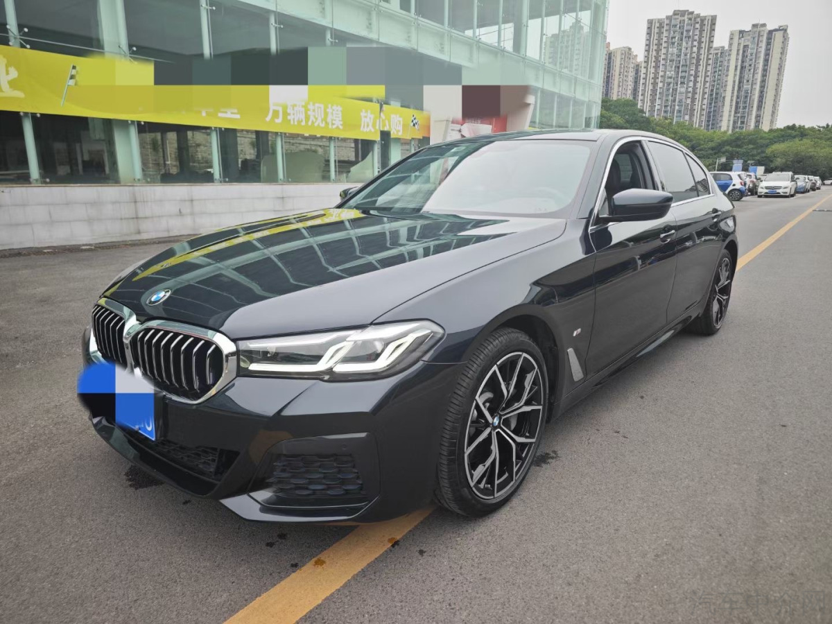 宝马5系 530Li 2022款 2.0T 自动 汽油 改款尊享型豪华套装 价格0万 