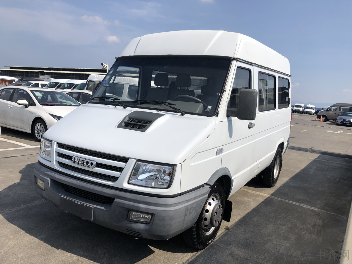 依维柯依维柯 2017款 2.5T 手动 客车中顶 价格0万