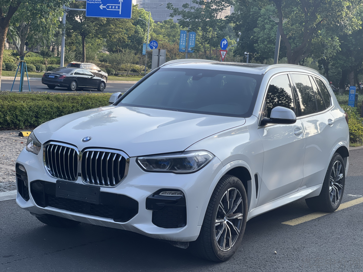 宝马X5 xDrive40Li 2022款 3.0T 自动 尊享型M运动套装 价格0万
