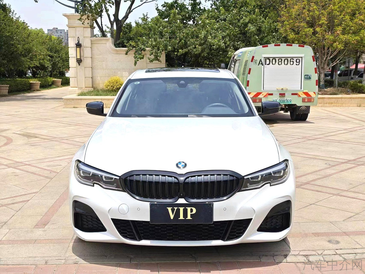 宝马3系 325Li 2020款 2.0T 自动 汽油 改款M运动曜夜版 价格0万 
