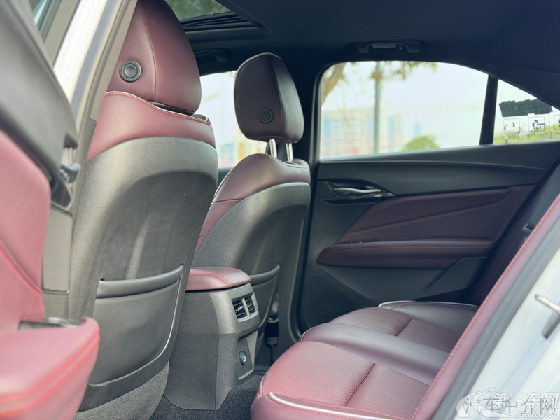 凯迪拉克XT4 2022款 2.0T 自动 28T尊贵型 (国Ⅵ) 