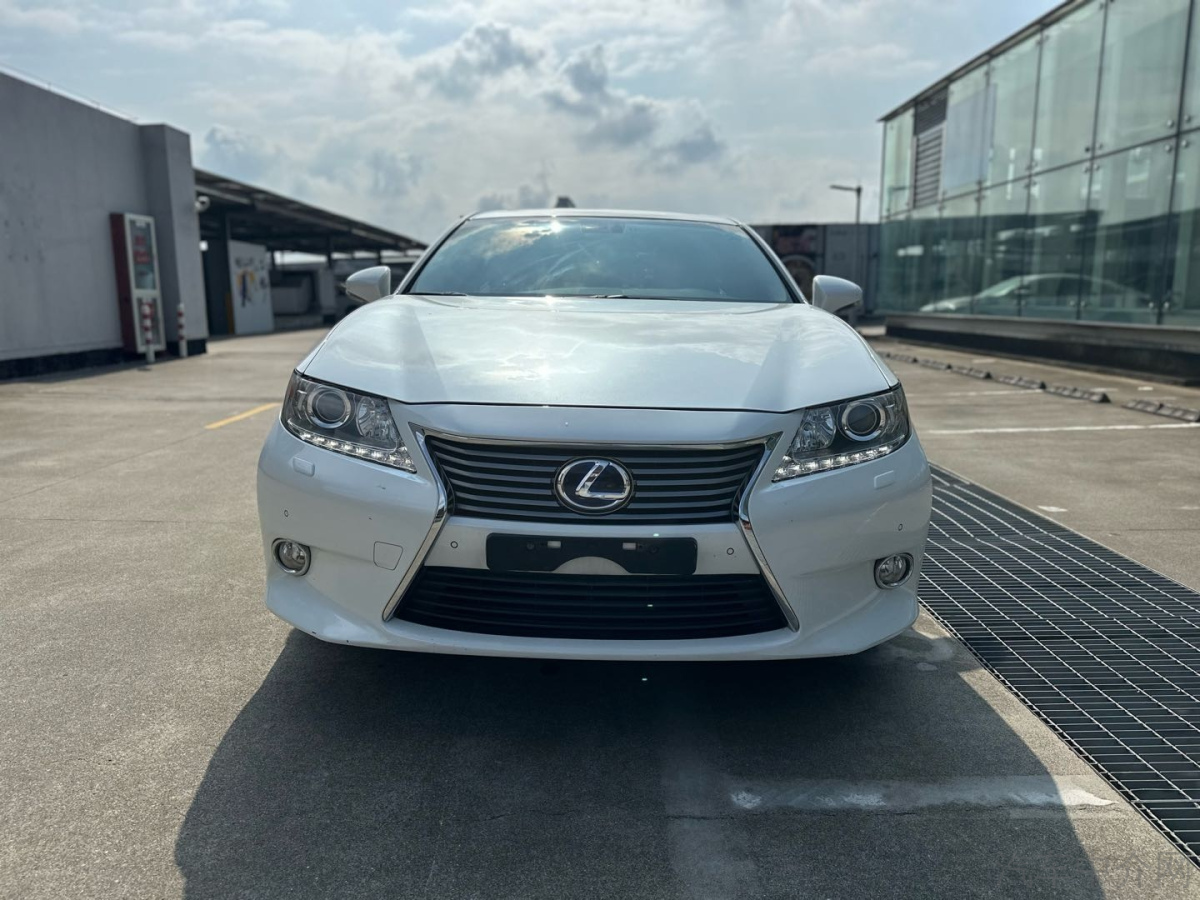 雷克萨斯ES 300h [进口] 2013款 2.5L 自动 精英版价格0万 