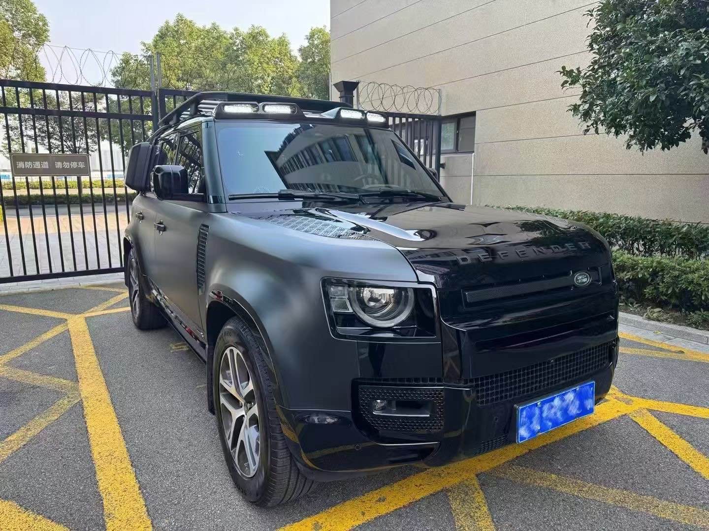 路虎卫士 [进口] 2022款 3.0T 自动 四驱 汽油 X P400价格0万 