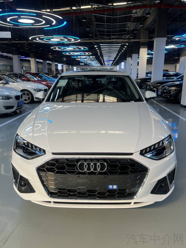 奥迪A4L 2024款 2.0T 自动 时尚动感型 价格0万